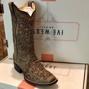 IVE WEST- Celestum Cowgirl fashion boot
